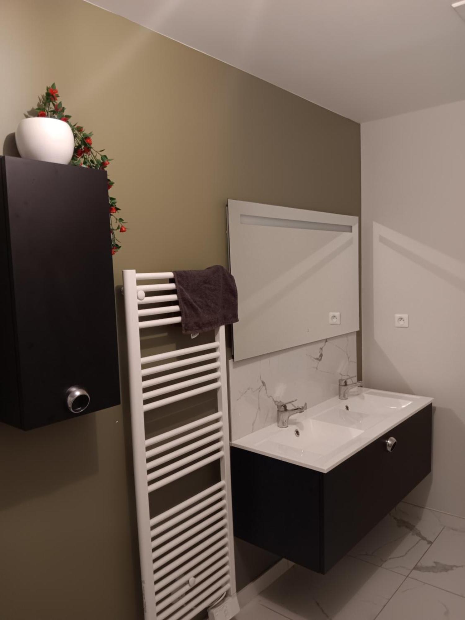 Chambre Privee Dans Une Maison Familiale Charmes  Экстерьер фото