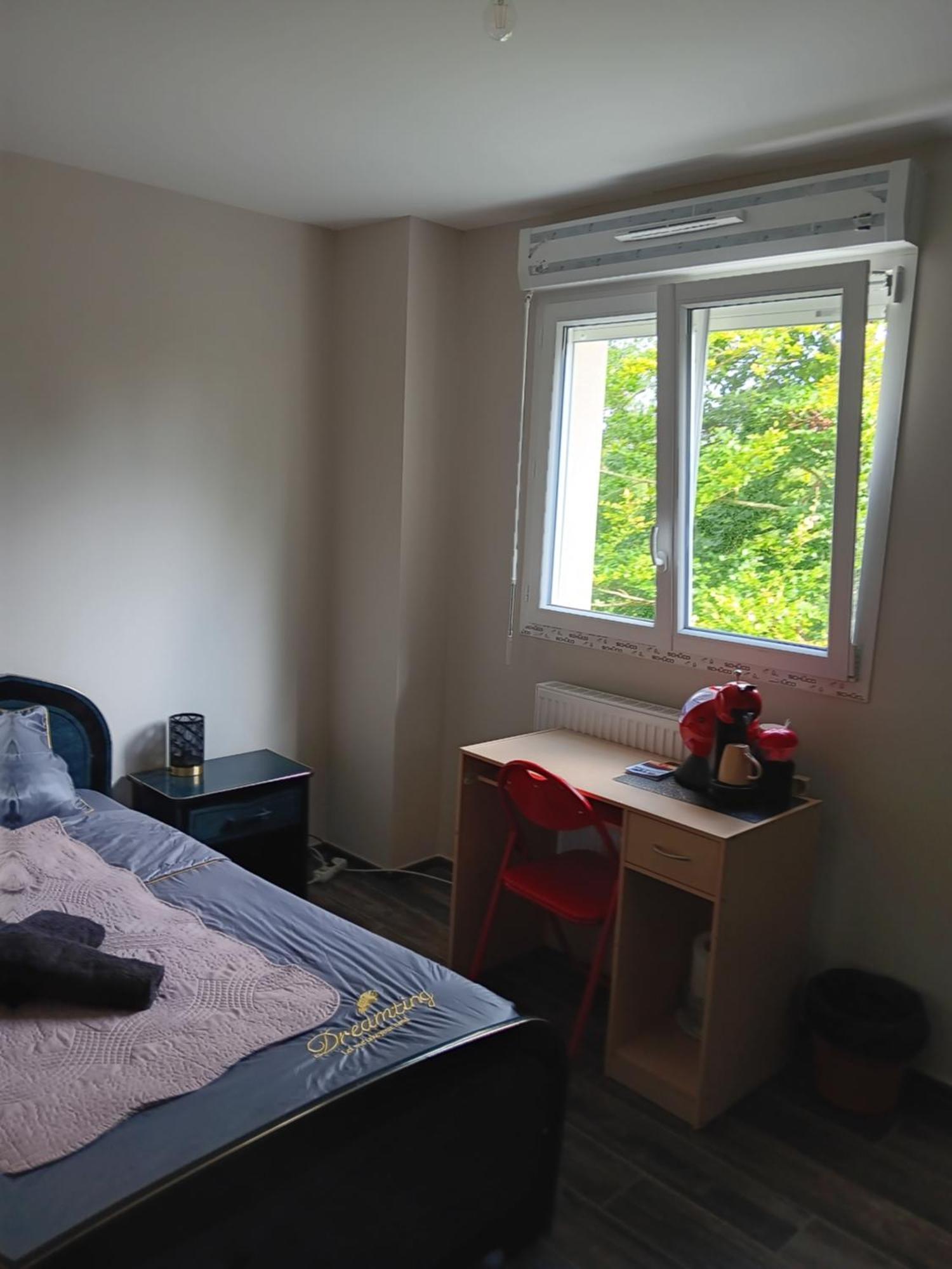 Chambre Privee Dans Une Maison Familiale Charmes  Экстерьер фото
