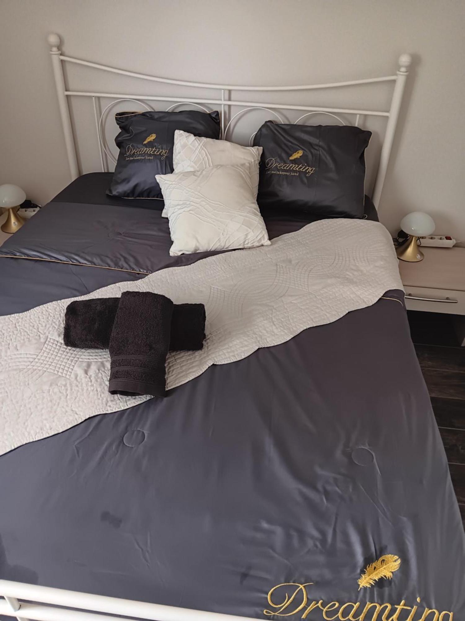 Chambre Privee Dans Une Maison Familiale Charmes  Экстерьер фото